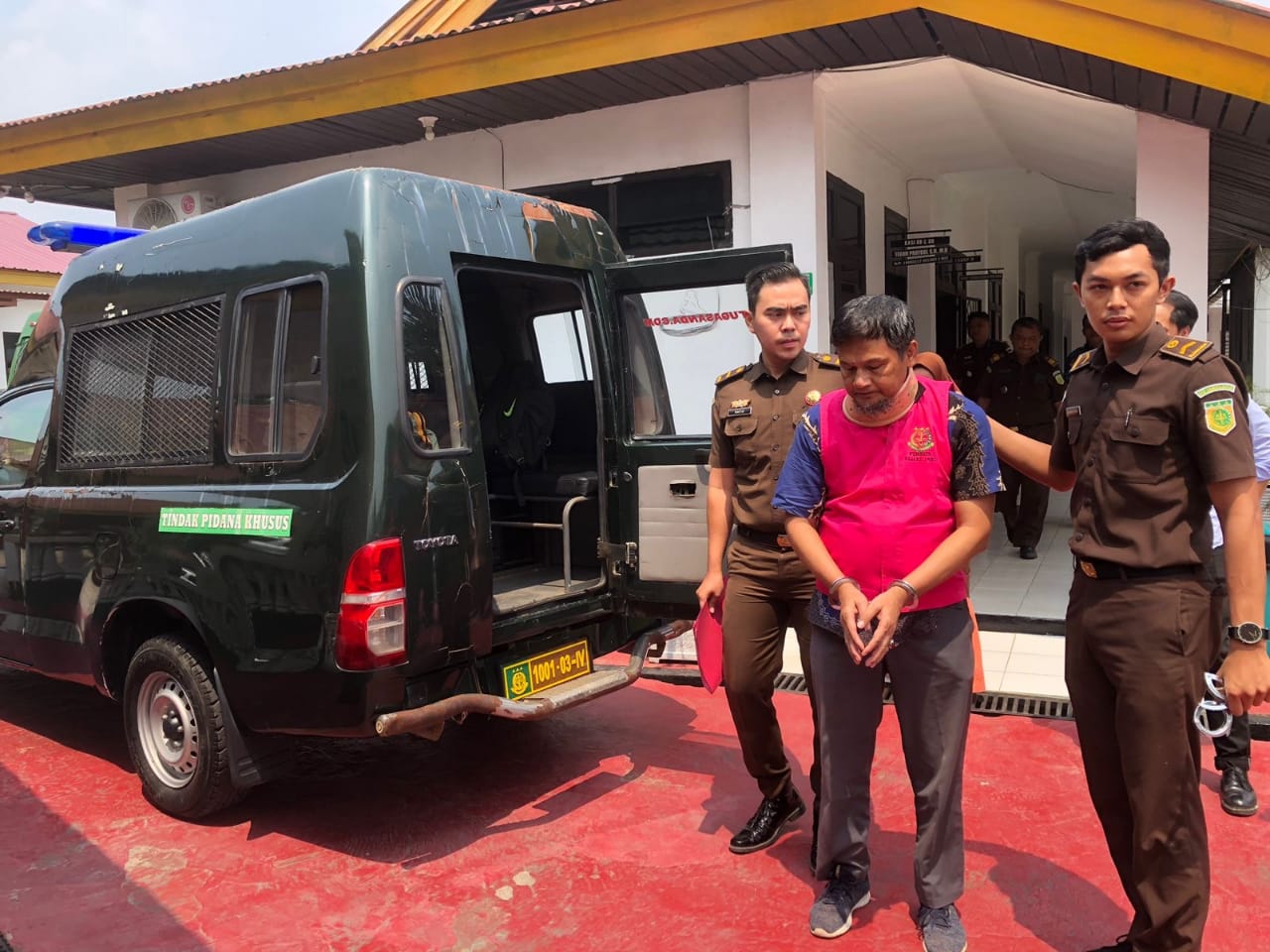 Kejaksaan Negeri Inhu tahan sekretaris Kpu Indragiri Hulu